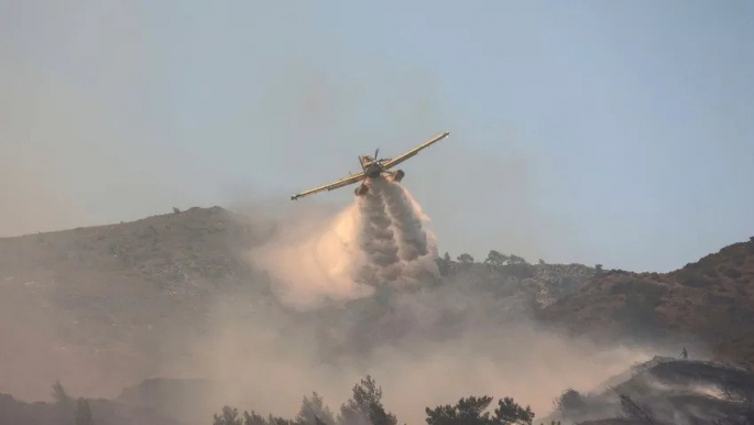 YUNANİSTAN'A YARDIM İÇİN GÖNDERİLEN HAVA ARAÇLARI 544 TON SU ATIMI GERÇEKLEŞTİRDİ